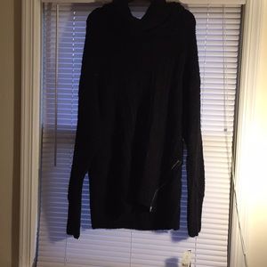 Cute black sweater with zipper